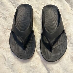 Oofos Black Flip Flops